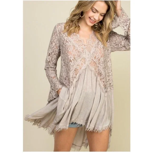 011 Floral v neck lace frayed hem Tunic Blouse - Picture 2 of 5